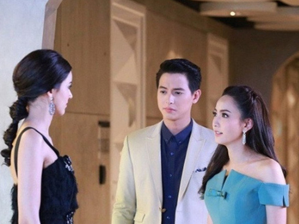 Chồng công khai đưa bồ về giới thiệu tình yêu đích thực, tôi đáp lại vài câu khiến anh quỳ sụp xuống nhận sai