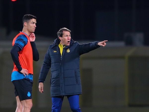 Báo chí nghi ngờ Ronaldo cầm đầu nổi loạn, ép Al Nassr sa thải HLV Garcia