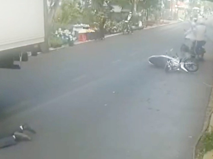 Phó phòng kinh tế tử vong dưới gầm xe tải