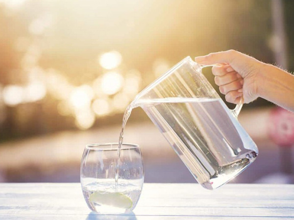 Uống nhiều nước trước bữa ăn có giúp giảm cân không?