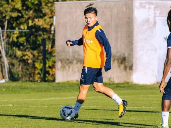 NÓNG: Quang Hải sắp trở lại V.League?