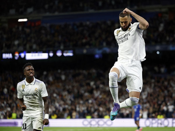Benzema tỏa sáng, Real 'dạo chơi' với Chelsea ở Bernabeu