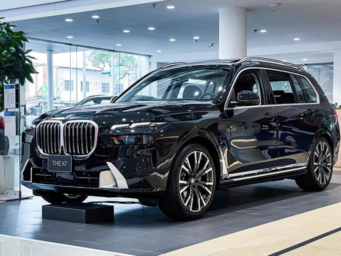 Cận cảnh BMW X7 2023 tại Việt Nam, dự kiến từ 6,299 tỷ đồng