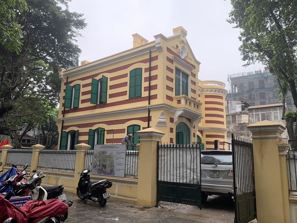 Thử nghiệm màu vôi cho biệt thự 49 Trần Hưng Đạo