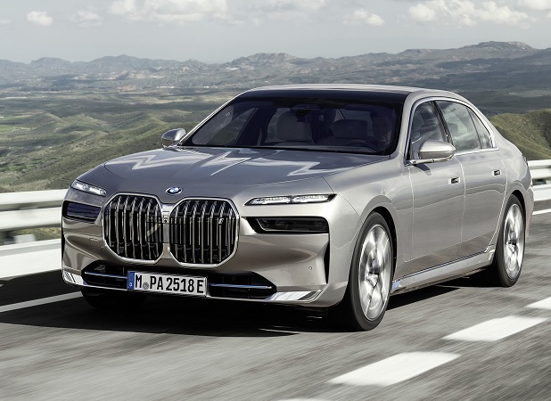 BMW i7 chạy điện đã về Việt Nam, sẵn sàng 'đấu' Mercedes-Benz EQS