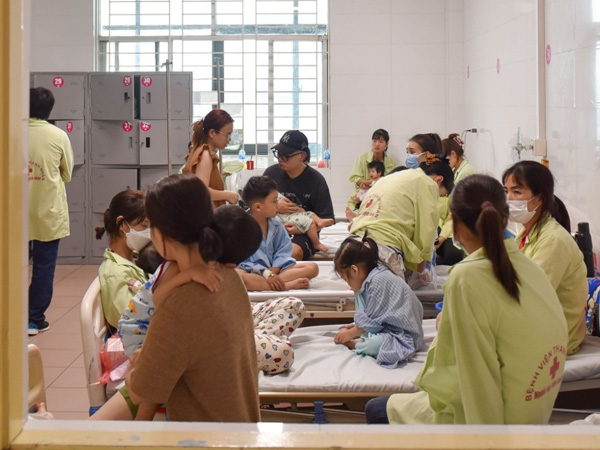 Không chỉ mắc Covid-19, cả gia đình khổ sở vì ‘một nhà 3 bệnh’