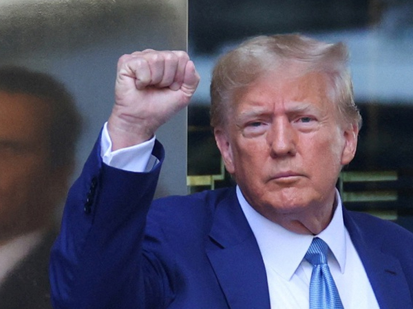 Ông Donald Trump bị thẩm vấn kín nhiều giờ ở New York