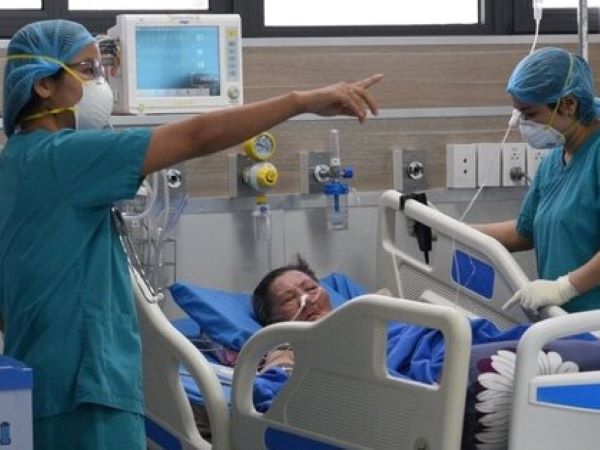 Ngày 15/4, ca mắc Covid-19 giảm nhẹ nhưng vẫn ở mức cao