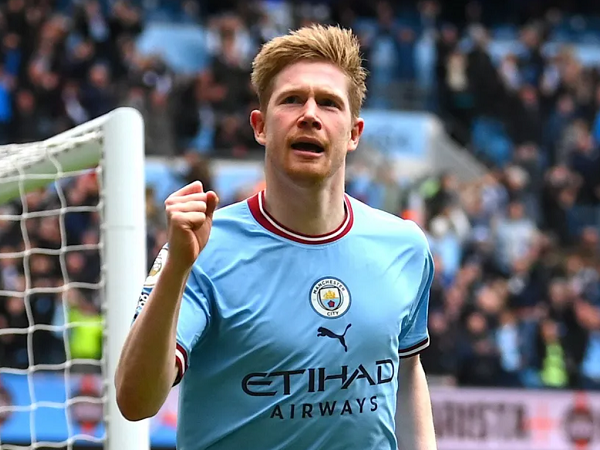 De Bruyne được bầu là tiền vệ hay nhất lịch sử Ngoại hạng Anh