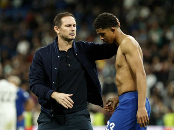 Hàng thủ Chelsea khiến HLV Lampard… ung thủ