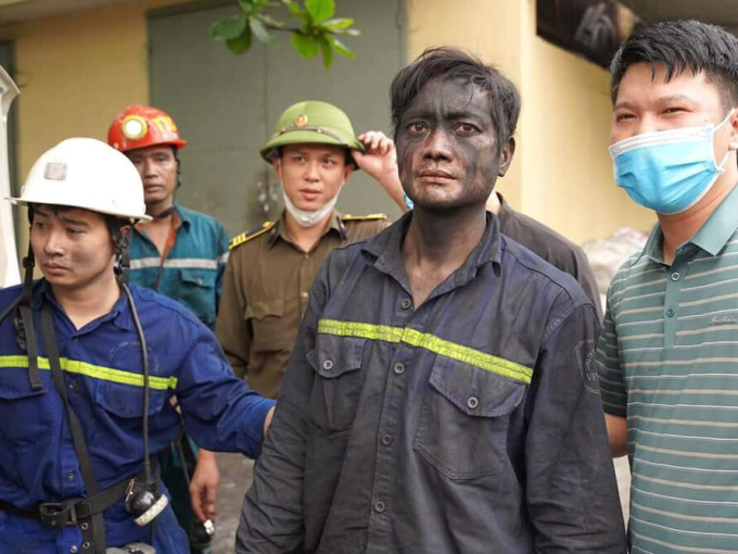 Cứu 2 công nhân mắc kẹt hơn 12 tiếng dưới hầm lò