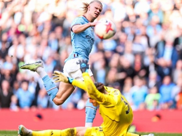 Haaland lập cú đúp, Man City áp sát ngôi đầu bảng