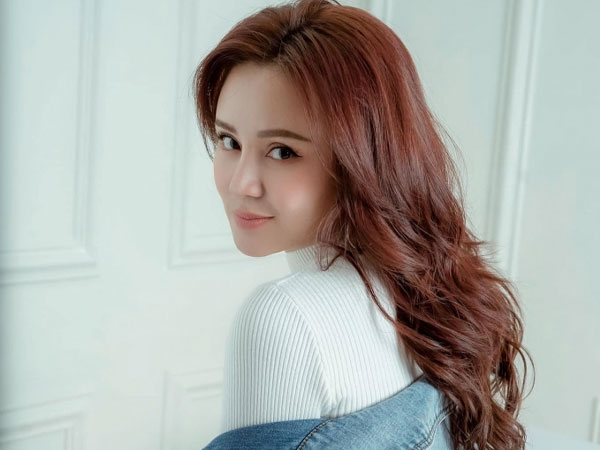 Giữa lùm xùm kiện tụng với bà Phương Hằng, Vy Oanh bất ngờ khóa Facebook cá nhân và fanpage, 'biến mất' khỏi MXH