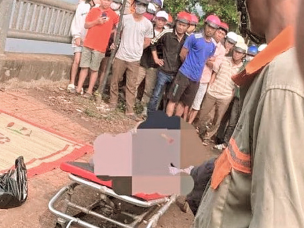 Bí thư Đảng ủy xã bị điện giật tử vong trong vườn