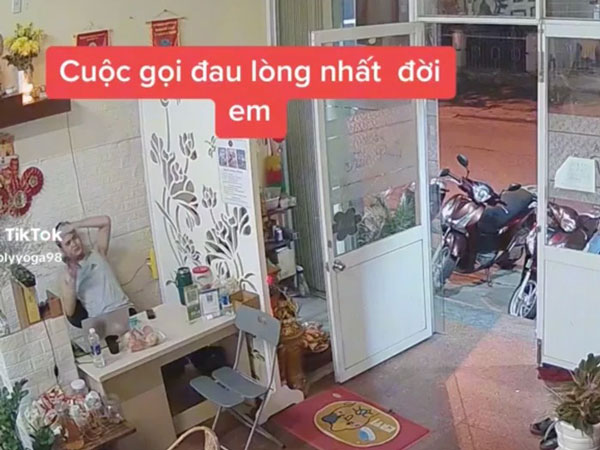 Nhận cuộc gọi báo tin mẹ mất, chàng trai gục ngã khóc nức nở: Giây phút đau đớn nhất đời