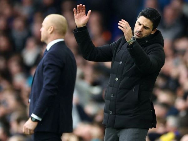 Arsenal hoãn đàm phán hợp đồng Mikel Arteta, PSG chờ sẵn