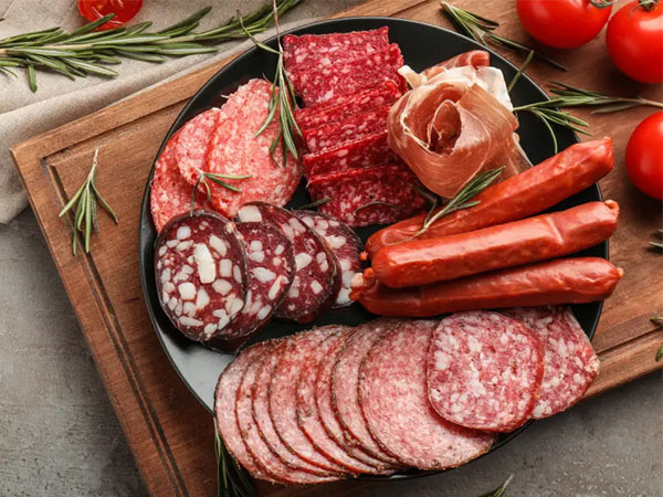 Năm thực phẩm người bệnh ung thư cần tránh