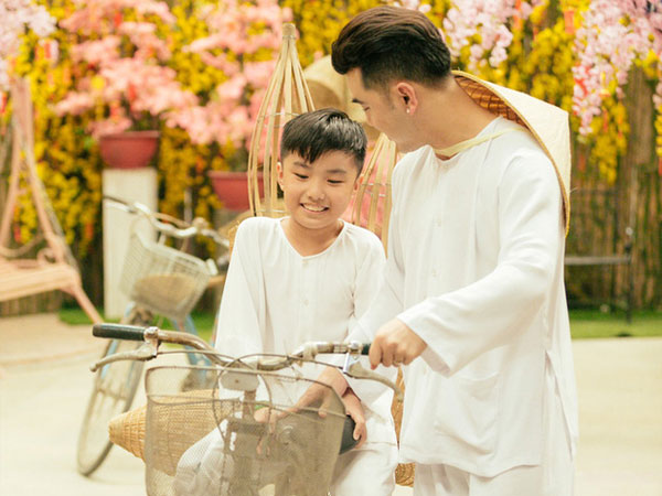 Xúc động lá thư của con riêng bà xã gửi đến Ưng Hoàng Phúc: 'Con cảm thấy may mắn vì ba đã đến trong cuộc đời con'