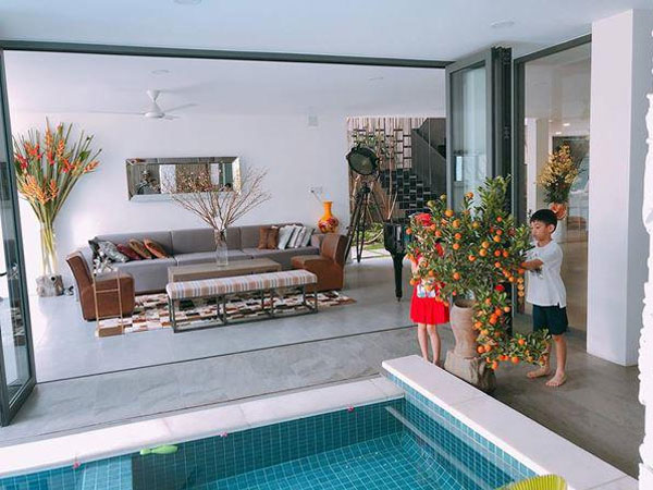 Biệt thự 20 tỷ giữa phố của bố mẹ Hồ Ngọc Hà, nơi nuôi dưỡng cả Subeo, Lisa và Lion