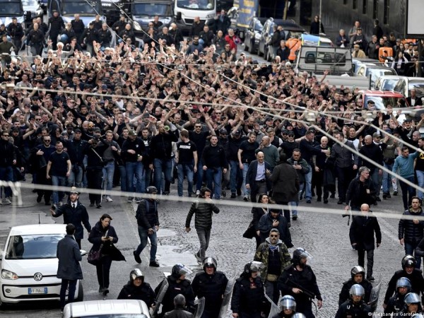 Milan sợ… CĐV Napoli