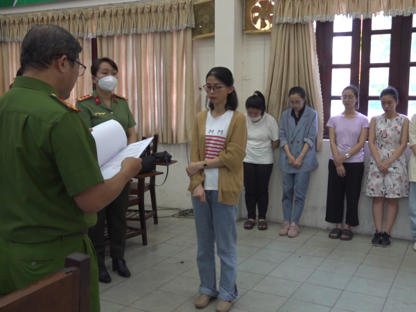 Triệt phá đường dây cho vay 'siêu' lãi nặng núp bóng 6 công ty ở TP.HCM