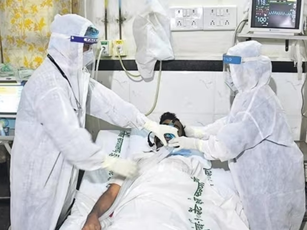 Chôn cất cho người nhà tử vong vì Covid-19, hai năm sau gia đình sốc nặng khi thấy anh trở về