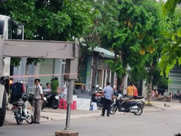 Đòn thù tàn nhẫn trước cổng một công ty ở Nhơn Trạch