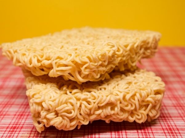 Thiếu niên đâm chết anh trai ruột chì vì một gói mì tôm