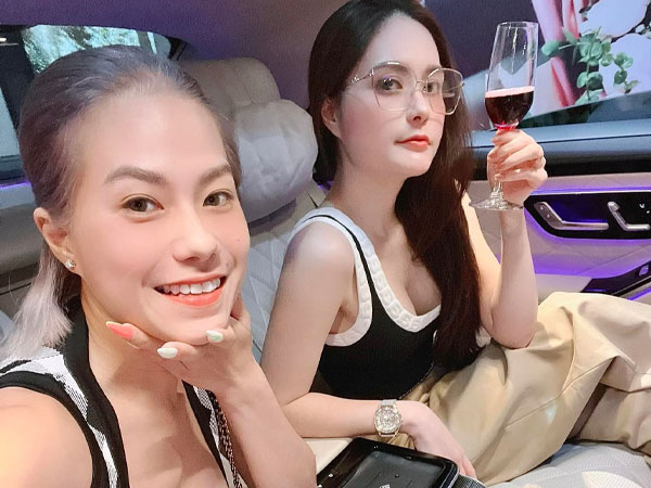Đoàn Di Băng mua xe 6 tỷ để làm xe hoa cho vú em
