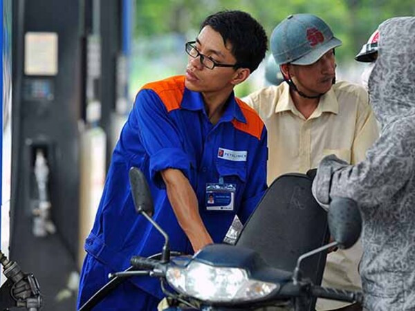 Giá xăng ngày mai sẽ giảm?
