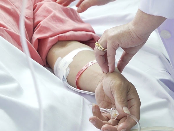 Sau 2 ngày uống rượu chuối hột, 1 người vẫn 'say' với nồng độ cồn là 90,69 mg/dL