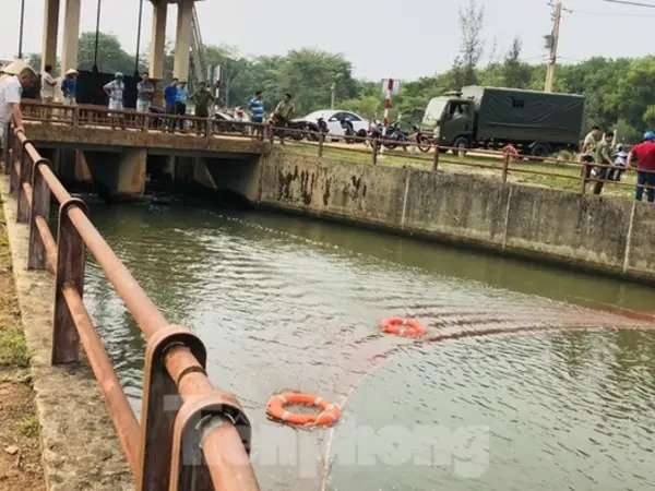 Cãi nhau với bạn gái, nam thanh niên nhảy xuống kênh tử vong