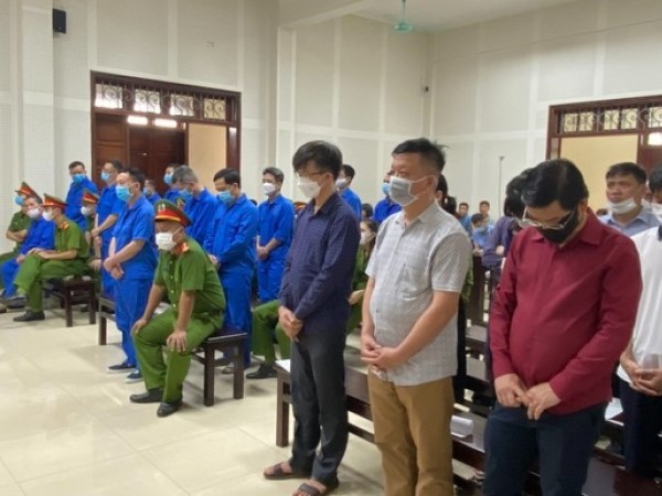 Trò 'đi đêm' của cựu chủ tịch UBND TP Hạ Long
