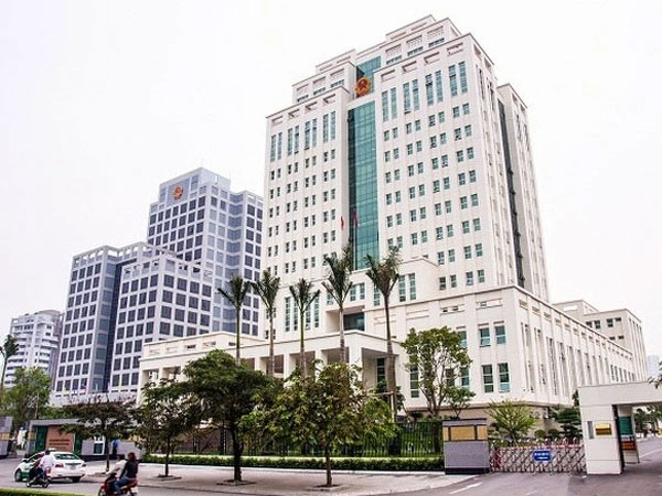 Bộ TN-MT đình chỉ công tác 2 cán bộ vừa bị bắt vì nhận hối lộ