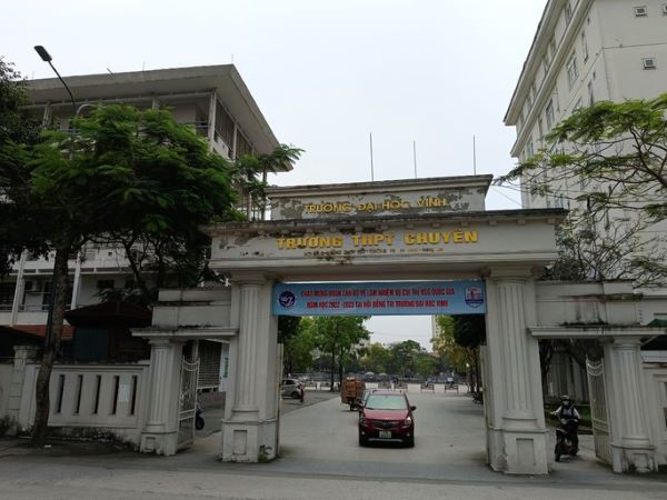 Vụ nữ sinh trường chuyên tự tử: Một số giáo viên, học sinh nhận tin nhắn đe doạ