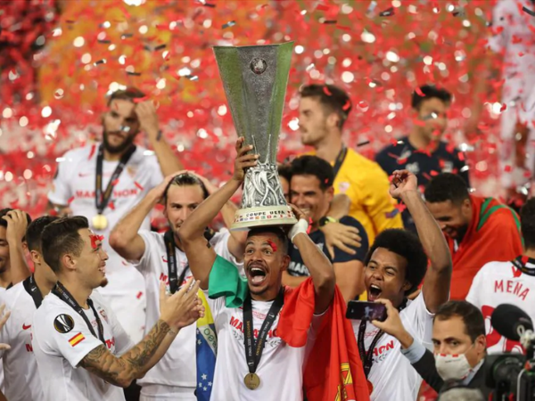 Sevilla và thói quen đáng sợ: Cứ lọt bán kết là giành cúp