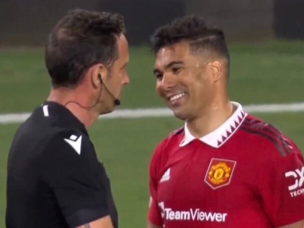 ‘Nụ cười bí hiểm’ của Casemiro bị lên án