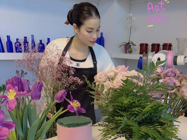 Rời showbiz để sang Mỹ sinh sống, Phạm Hương hiếm hoi đăng ảnh tiết lộ về công việc mới ở xứ sở cờ hoa