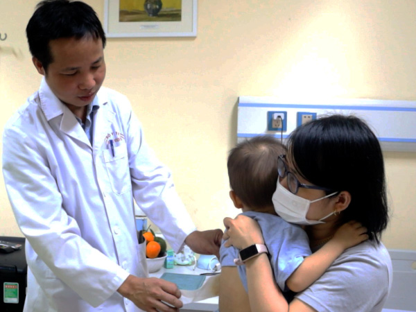 Bé trai 2 tuổi đã có sỏi thận