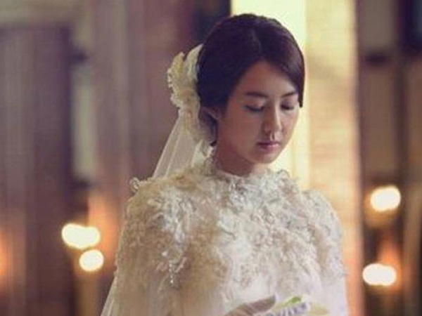 Chồng mất 4 năm tôi đi thêm bước nữa, đêm tân hôn chồng mới giơ ra đoạn tin nhắn tôi bật khóc nức nở