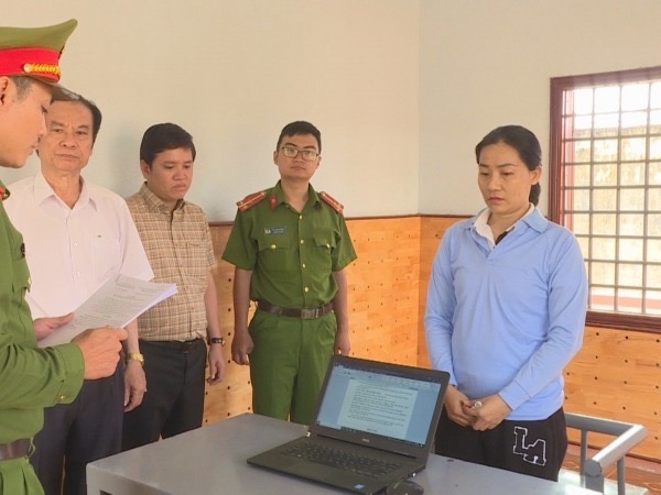Nữ nhân viên y tế lập khống phiếu giao hàng với Công ty Việt Á, tham ô gần 1 tỷ đồng