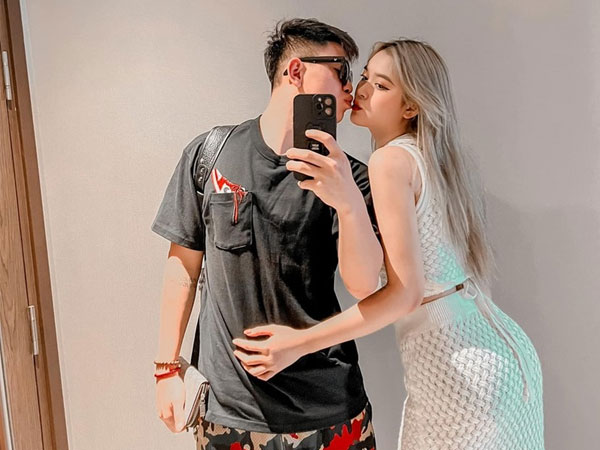 Vợ trung vệ U23 Việt Nam xinh như hot girl, chuẩn gái 1 con