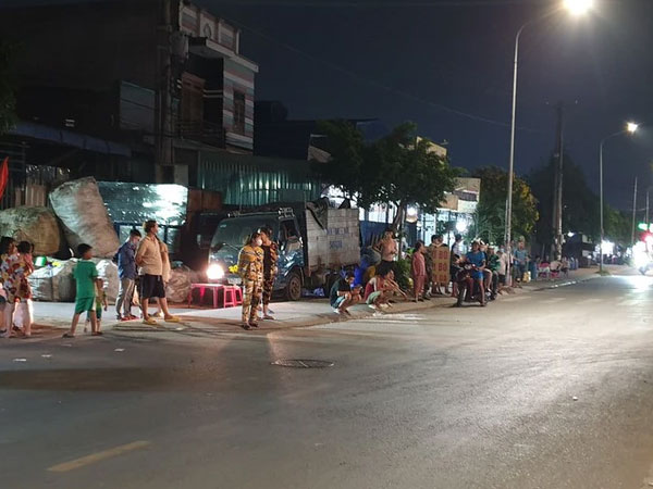 Đi làm về, vợ bàng hoàng phát hiện chồng treo cổ trong căn nhà mới mua
