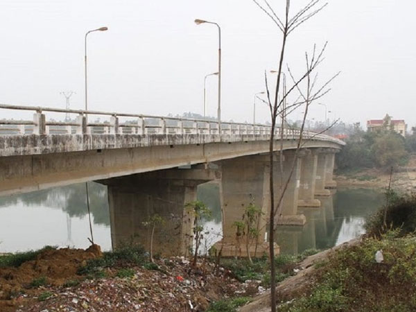 Buồn chuyện gia đình, người phụ nữ gieo mình mình xuống sông tự tử để lại 4 con thơ