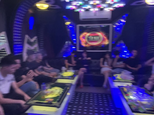 20 thanh niên thuê phòng karaoke để mở 'tiệc ma tuý'