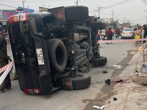 Họp khẩn vụ xe nghi chở hàng cấm tông thiếu tá CSGT và 2 người tử vong