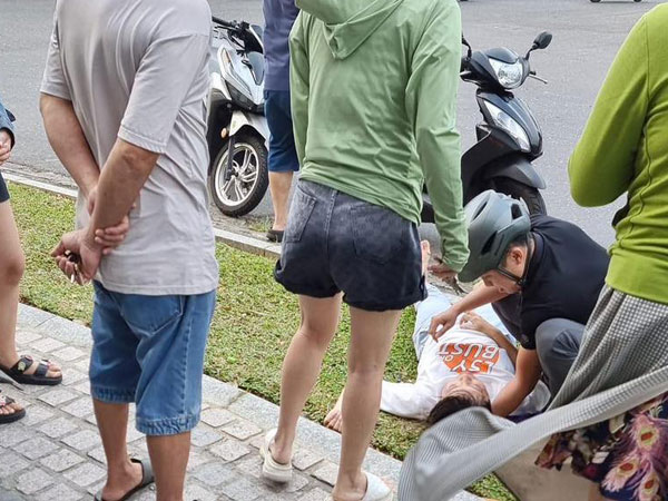 Nam giảng viên ở Đà Nẵng bị trộm máy tính khi dừng xe sơ cứu người phụ nữ