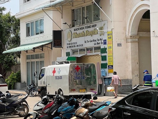 Điều tra vụ chồng rơi lầu nguy kịch, vợ tử vong trong chung cư