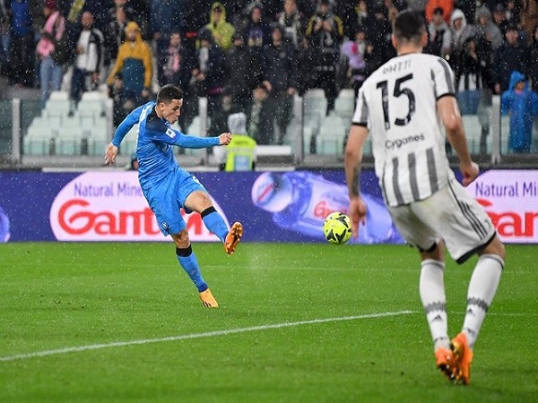 2 lần bị khước từ bàn thắng, Juventus ‘phơi áo’ trước Napoli vào phút bù giờ