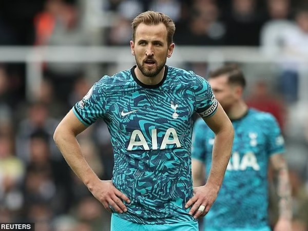 Tottenham gặp khó, Man Utd tranh thủ ‘đục nước béo cò’ vụ Harry Kane
